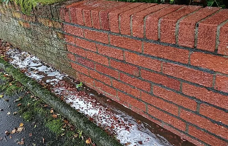 Avant / Après: Mur de briques nettoyé et rejointoyé